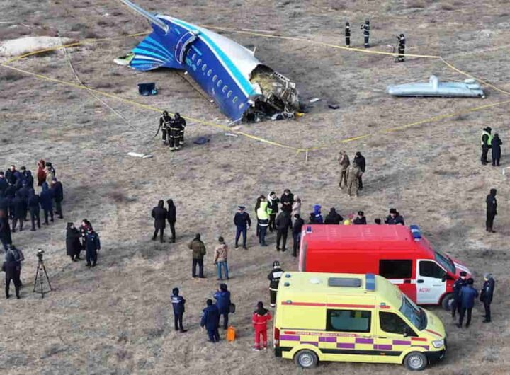 Aereo con 72 a bordo si schianta dopo lo scontro con uno stormo di uccelli: 45 morti