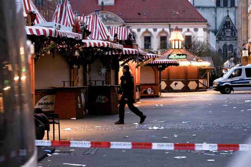 Le prime foto scattate sul luogo dell'attentato in Germania