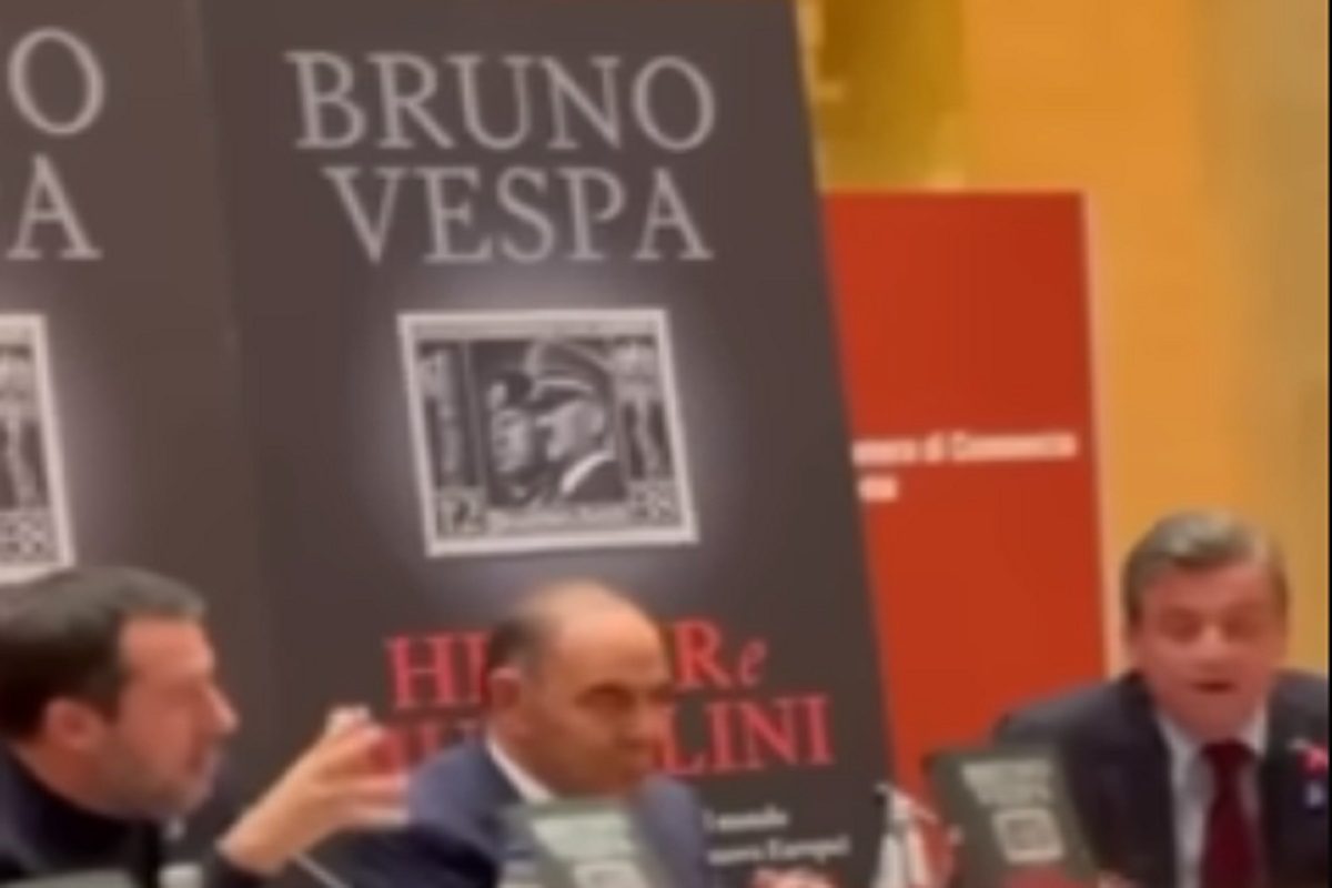 Calenda attacca Salvini durante la presentazione del libro di Vespa