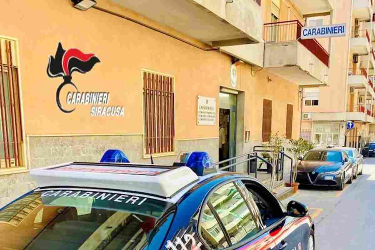 Una volante dei carabinieri