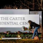 Fiori al John Carter Presidential Center di Atlanta dopo la morte dell'ex presidente Usa