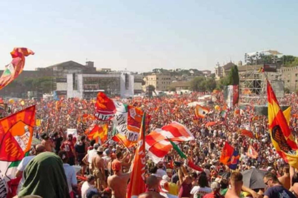 tifosi della roma al circo massimo