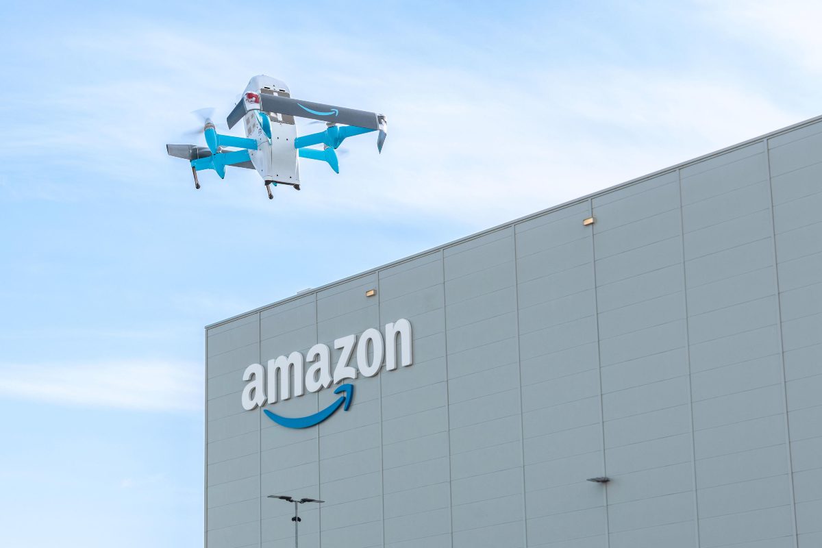 drone amazon effettua la prima consegna in italia