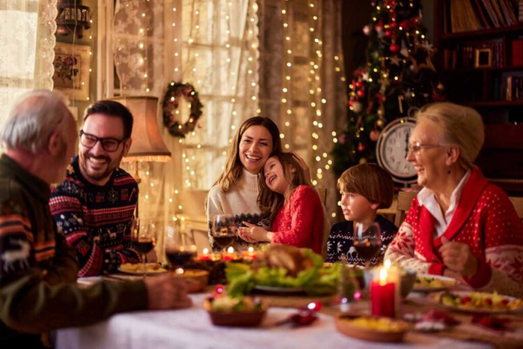 una famiglia riunita a natale