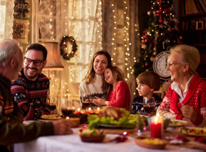 una famiglia riunita a natale