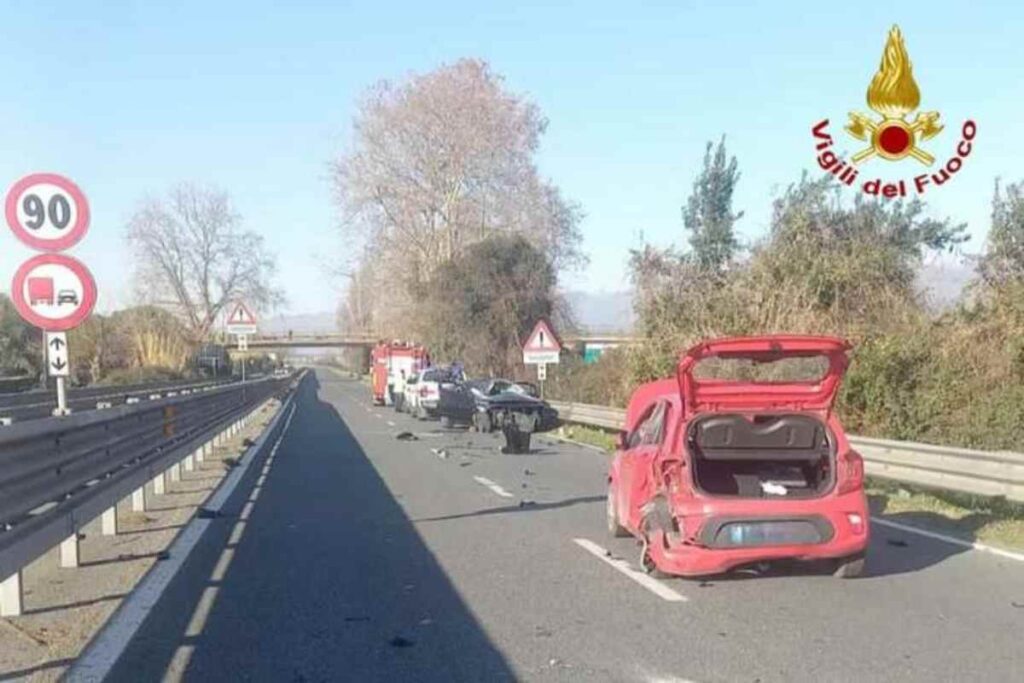 Le due auto che si sono scontrate a Viareggio