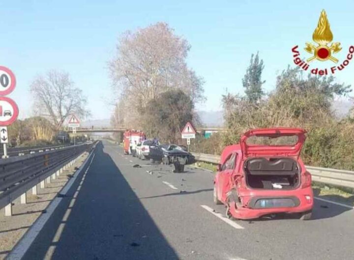 Le due auto che si sono scontrate a Viareggio