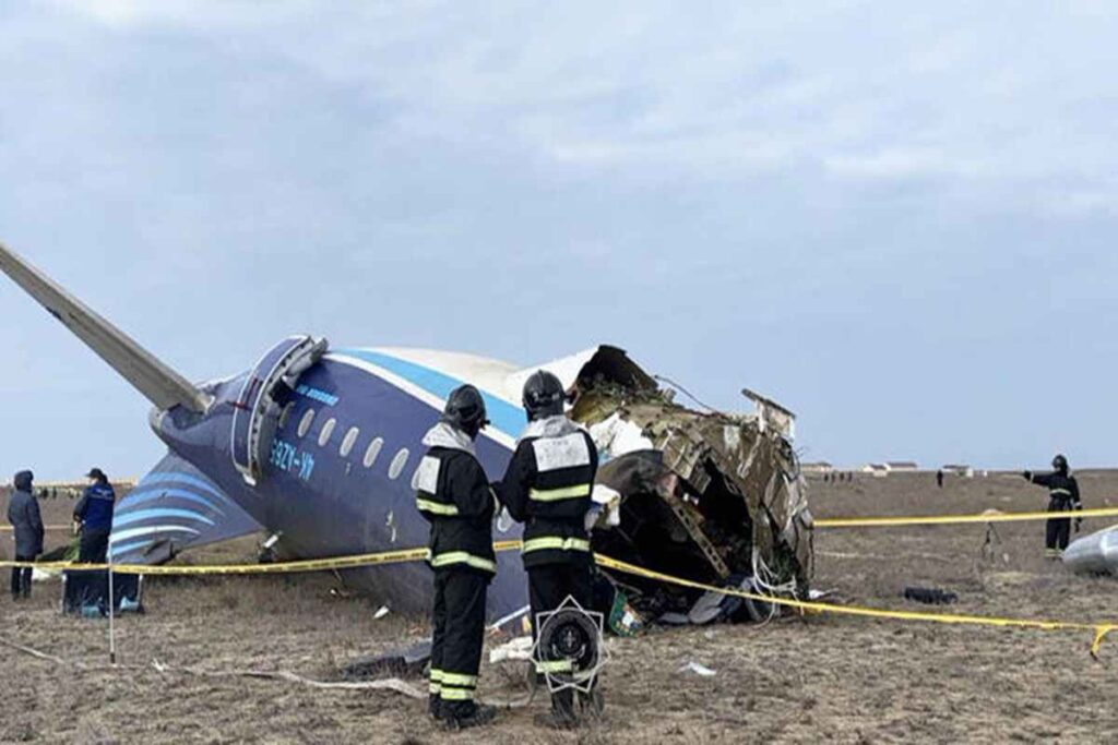 L'aereo precipitato in Kazakistan