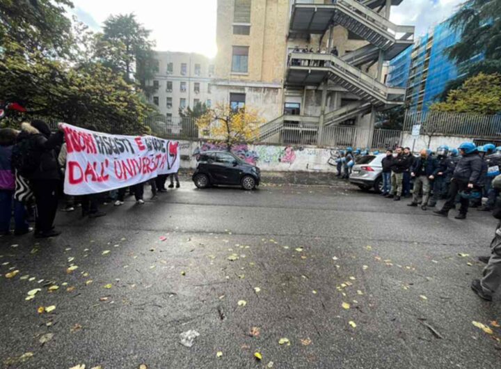 tensioni tra manifestanti e polizia