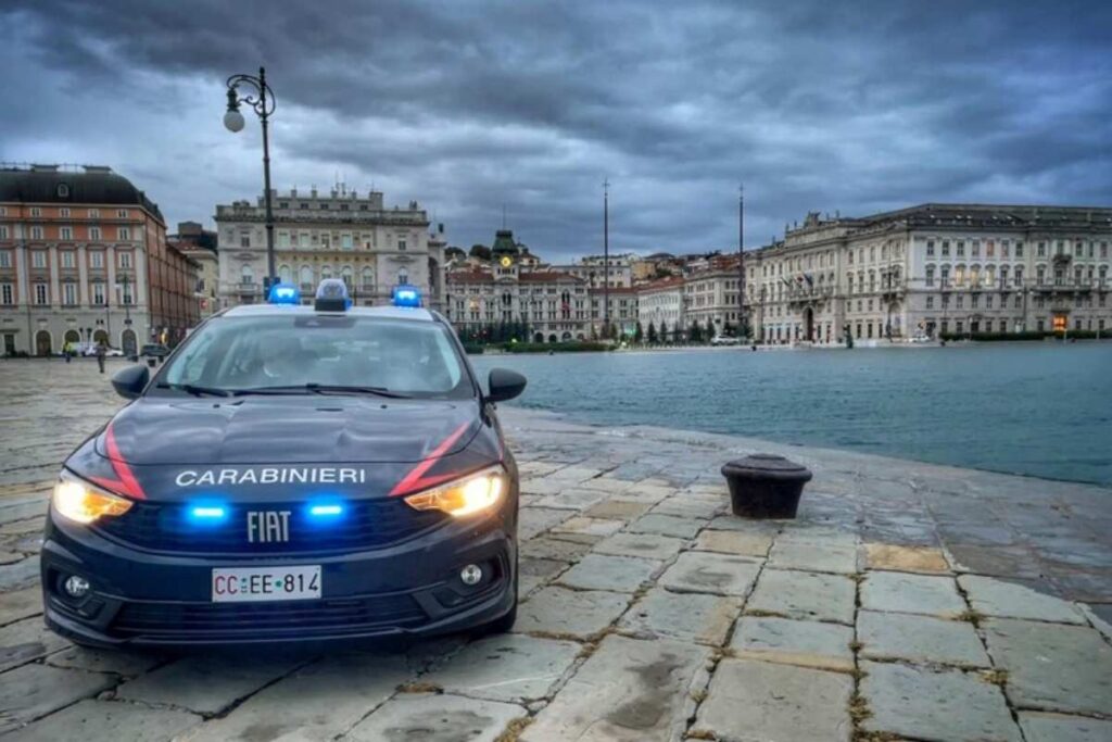 carabinieri sul molo di trieste