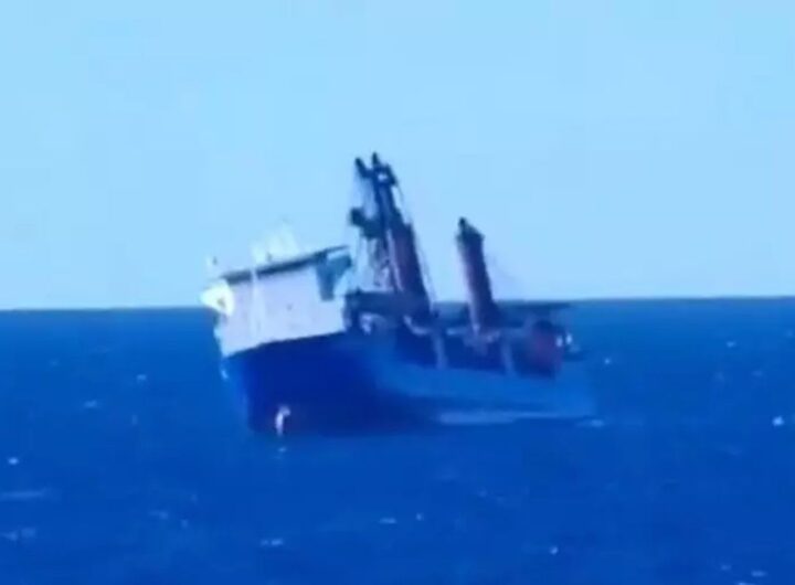 La nave cargo russa alla deriva nel Mediterraneo