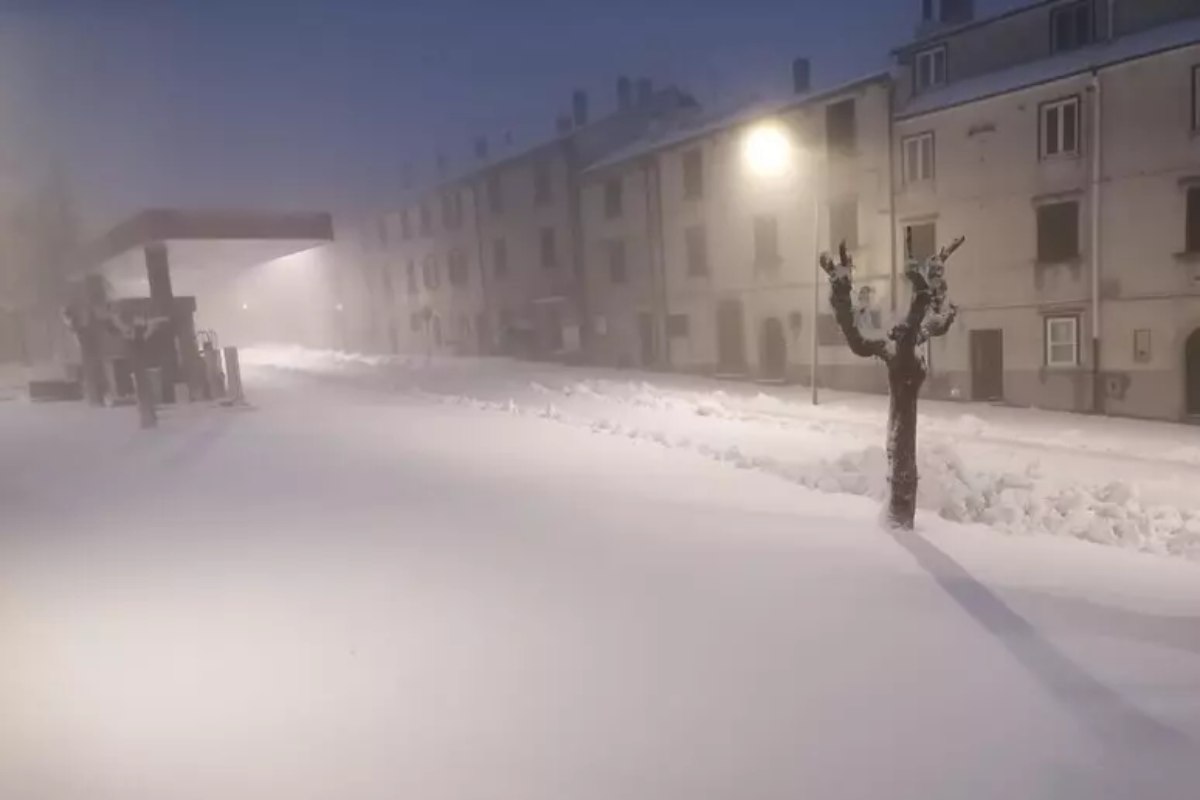 Una foto mostra la neve caduta in Molise