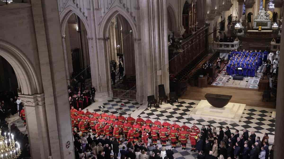 La cerimonia religiosa per la riapertura di Notre Dame