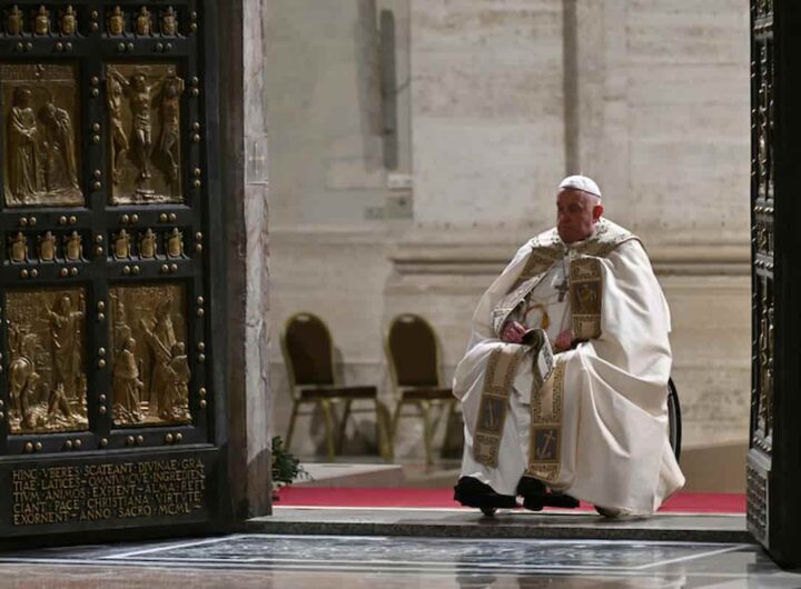 Papa Francesco apre il Giubileo