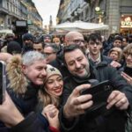 Salvini, selfie in strada a Palermo