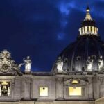 Una veduta di San Pietro di notte