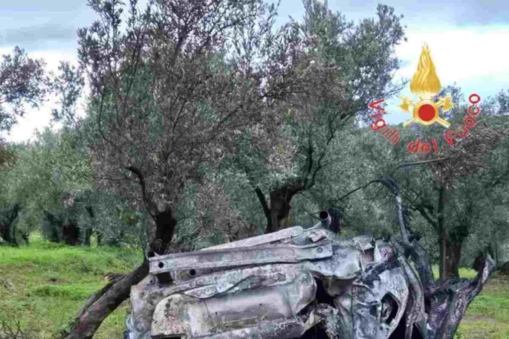 Una foto dell'incidente avvenuto nel catanzarese