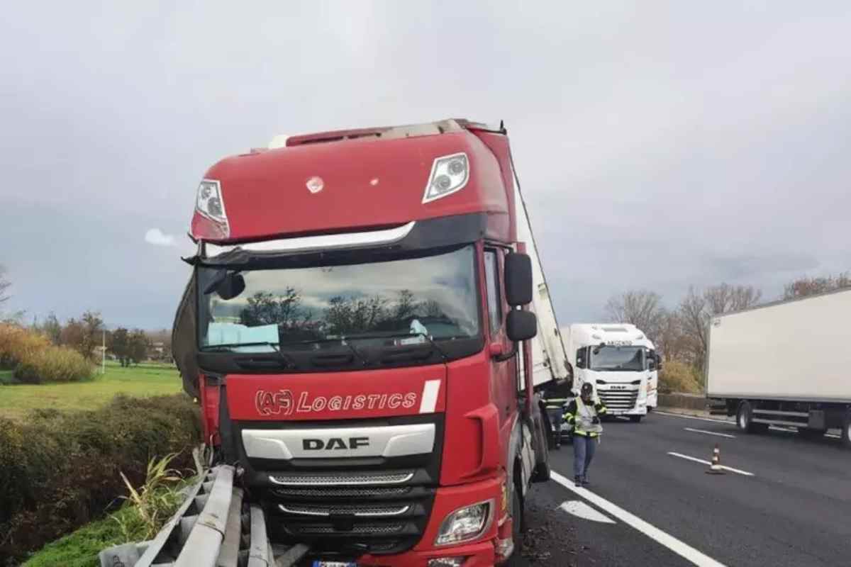 Il tir che ha ucciso l'operaio a Cassino