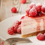 Il dattaglio di una fetta di cheesecake