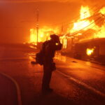 pompiere al lavoro incendio a los angeles