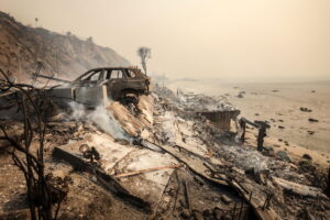 auto bruciata negli incendi di los angeles