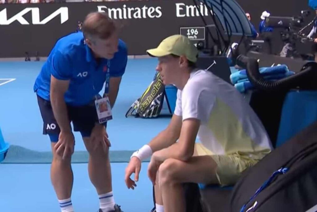 Sinner visitato dal medico degli Australian Open