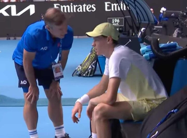 Sinner visitato dal medico degli Australian Open