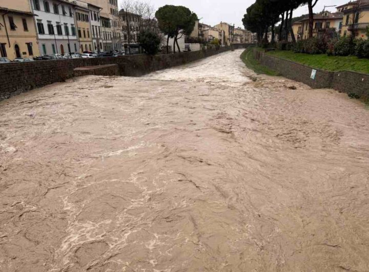 arno in piena a firenze