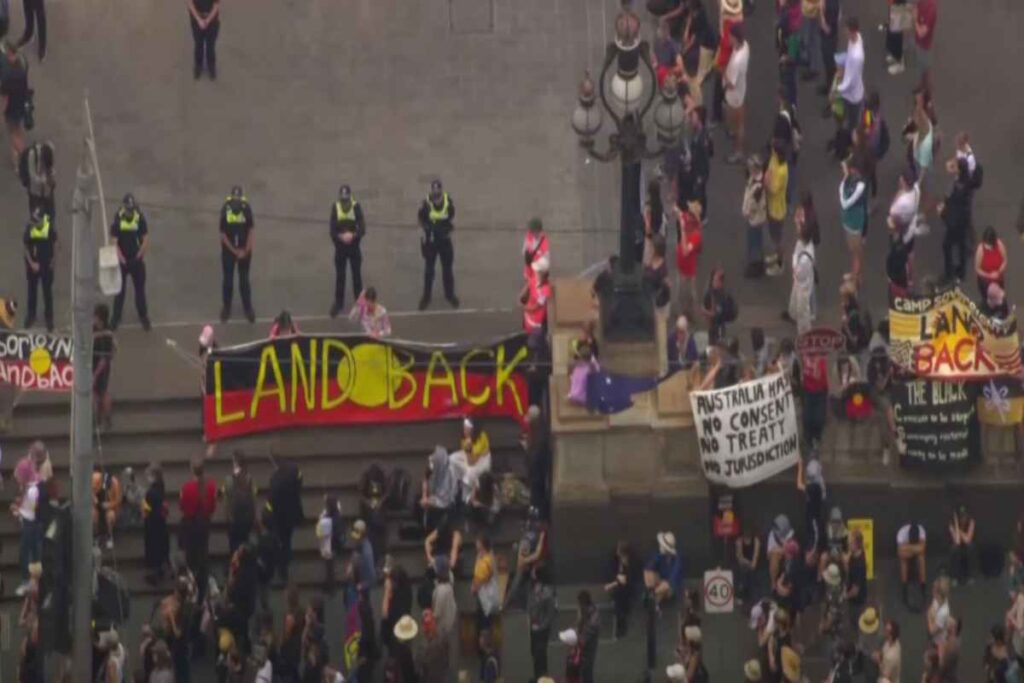 Le proteste degli attivisti per i diritti degli indigeni nell'Australia Day