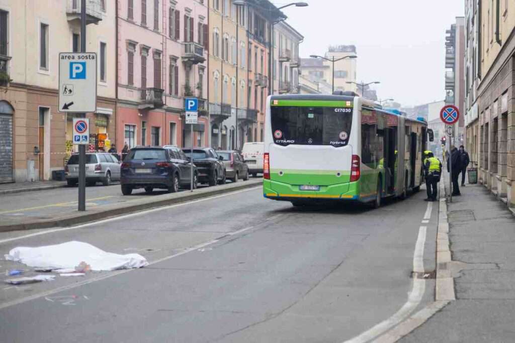 Il bus ch ha investito la giovane a Cremona