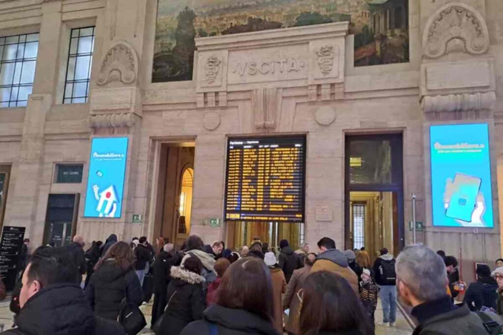 Caos alla stazione per le corse dei treni saltati