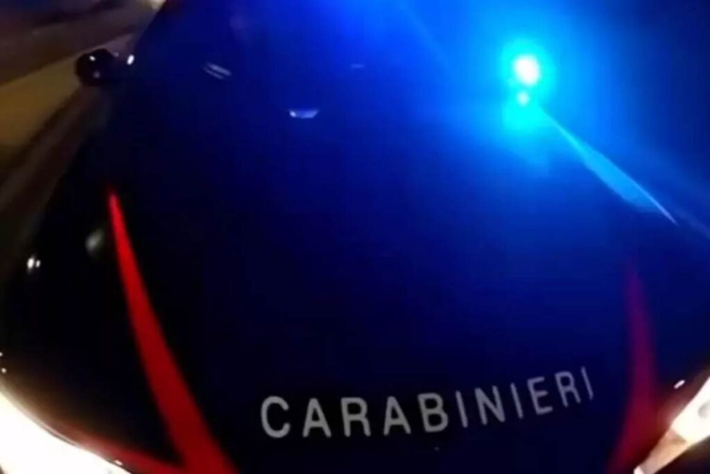 Un'auto dei Carabinieri in servizio