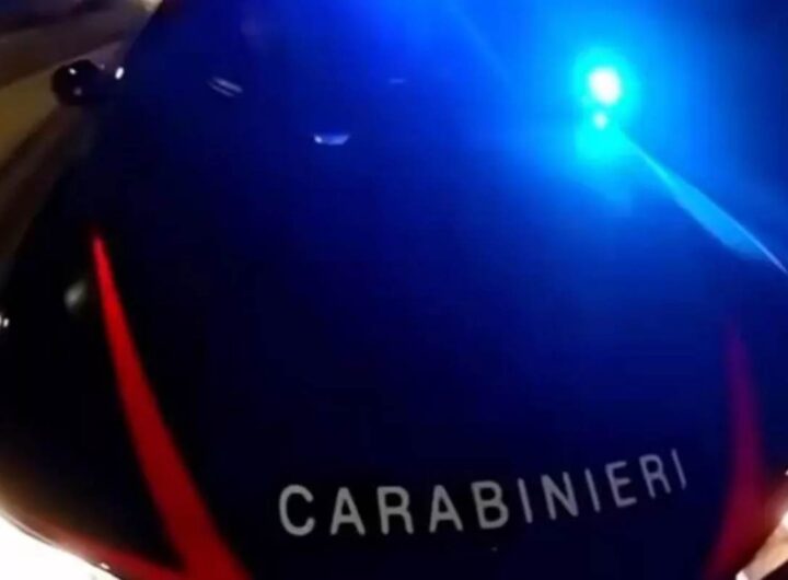 Un'auto dei Carabinieri in servizio