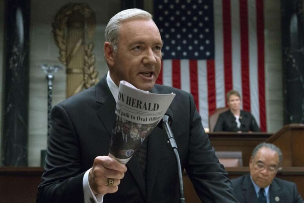 L'attore Kevin Spacey in una scena della serie tv House of Cards