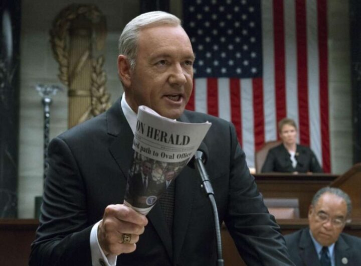 L'attore Kevin Spacey in una scena della serie tv House of Cards