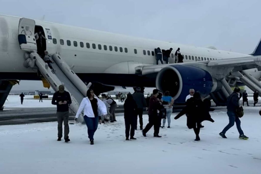 delta airlines passeggeri scivoli