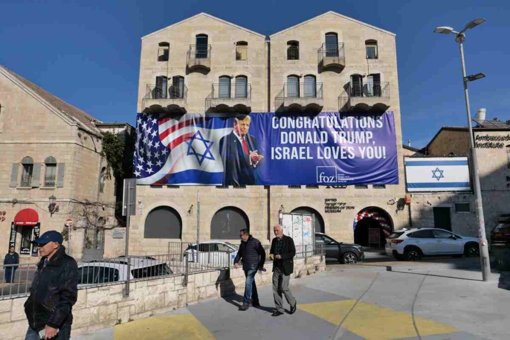 IL cartellone pro-Trump a Gerusalemme