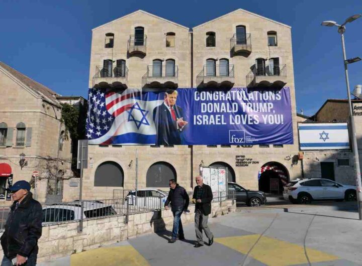 IL cartellone pro-Trump a Gerusalemme