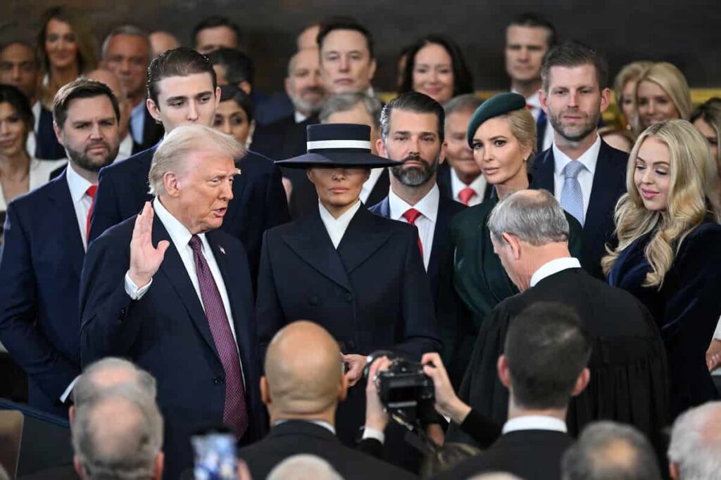 DONALD trump e melania col cappello