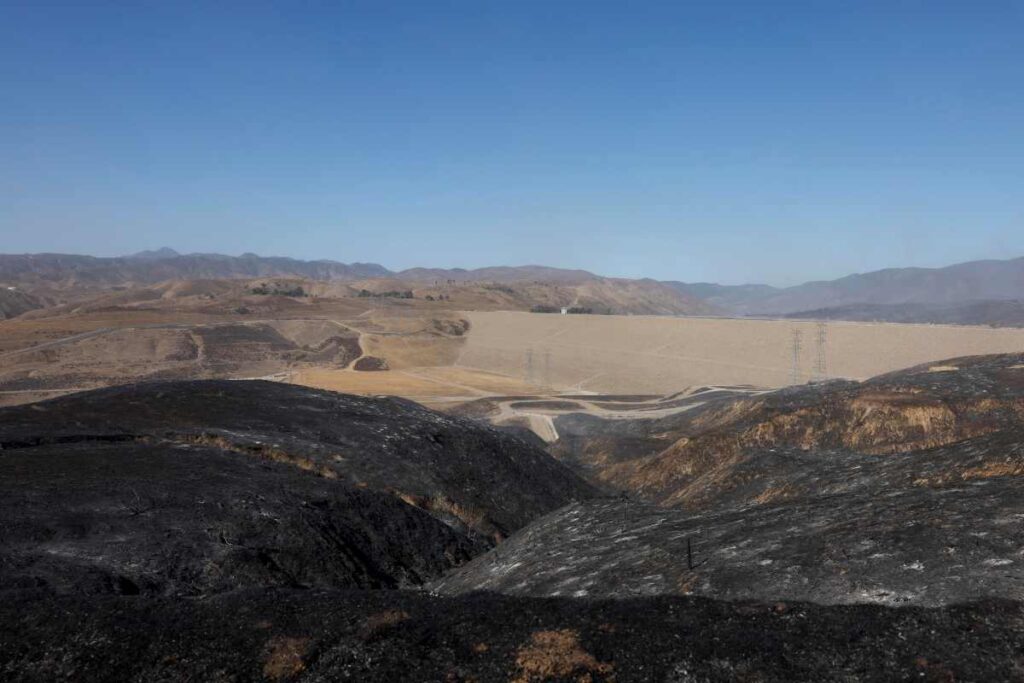 Le colline a nord di Los Angeles bruciate