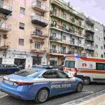 Polizia sul luogo in cui un giovane ha ucciso la madre a Messina.