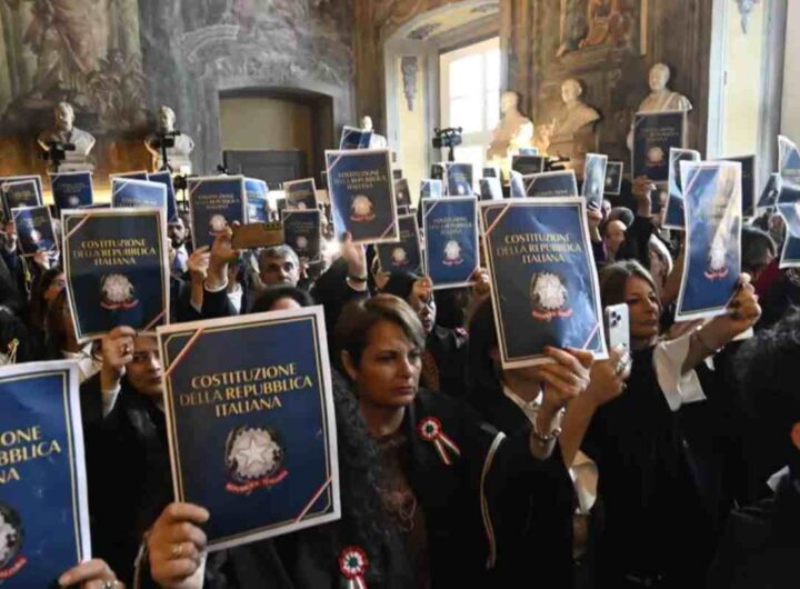 Magistrati protestano a Napoli contro la politica di Nordio