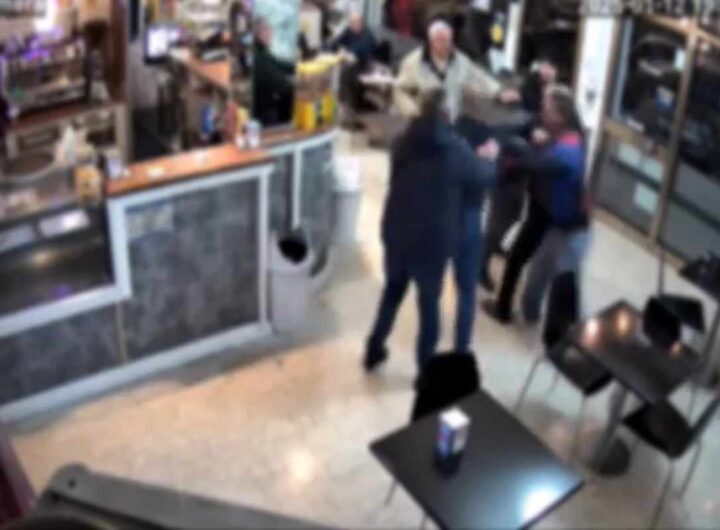 Il video dei due fratelli moldavi che picchiano il barista cinese a Padova