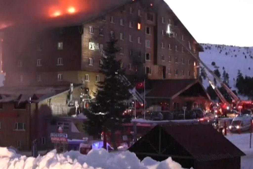 turchia incendio hotel