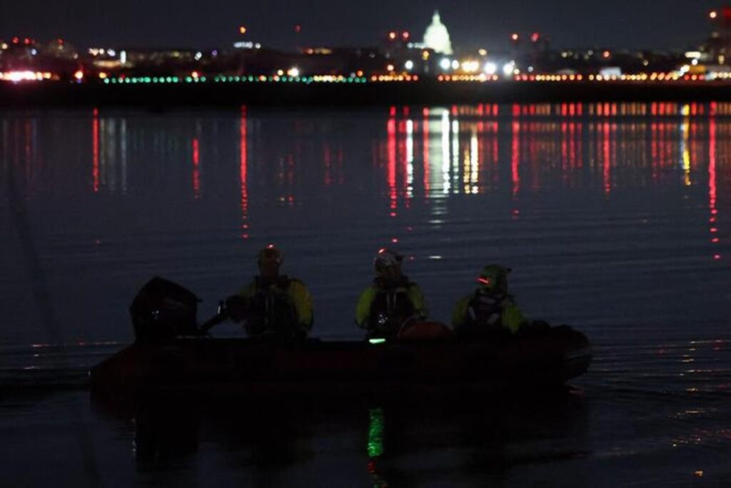 washington sul fiume potomac dopo il disastro aereo