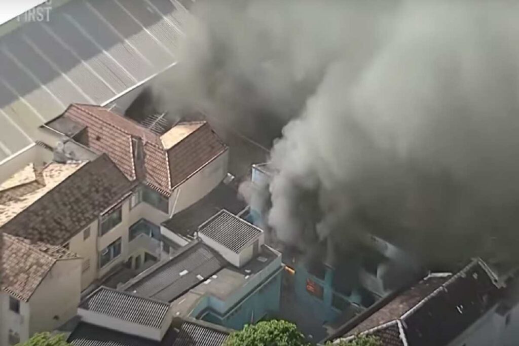 L'incendio in una fabbrica a Rio de Janeiro