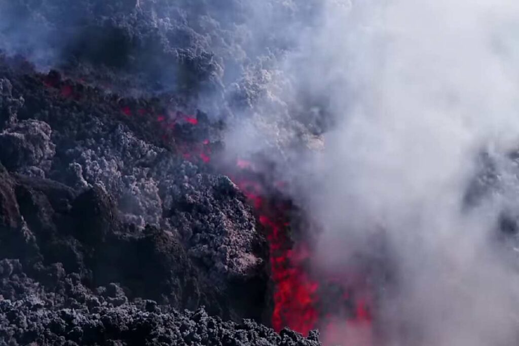 Etna, la colata lavica