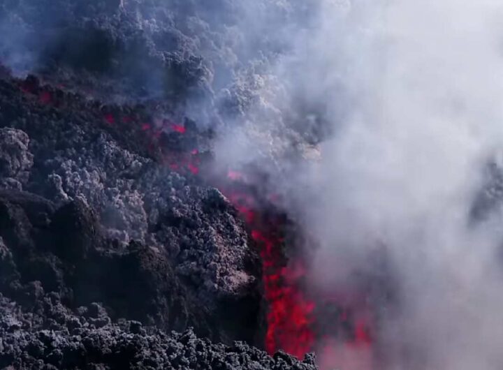 Etna, la colata lavica