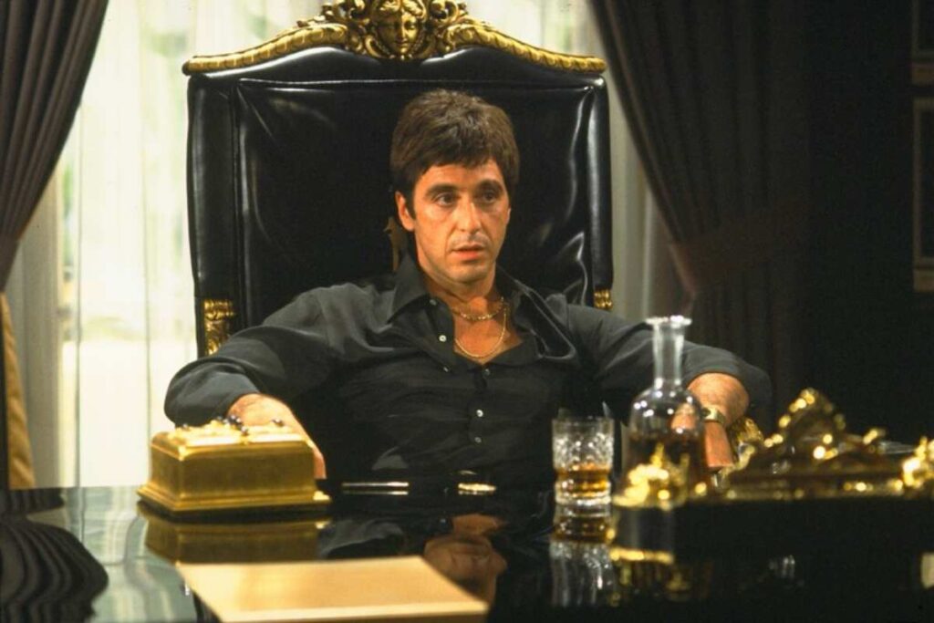 L'attore Al Pacino in una scena del film Scarface, di Brian De Palma