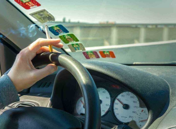 Quando si rischia la multa fumando in auto